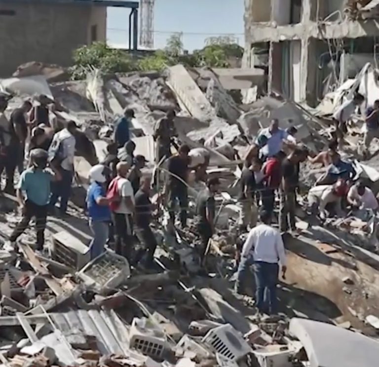 Powerful 7.4 Magnitude Earthquake Strikes Near San José del Palmar, Colombia, Leaving At Least 80 Dead